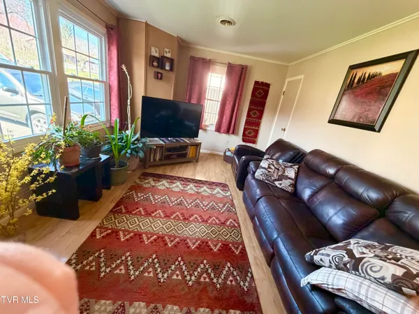 $265,500 | 121 Beverly Avenue Southwest, Wise, VA 24293