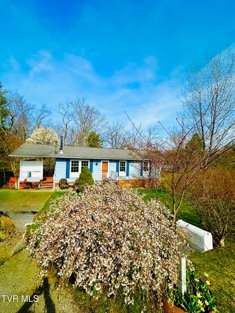 $265,500 | 121 Beverly Avenue Southwest, Wise, VA 24293