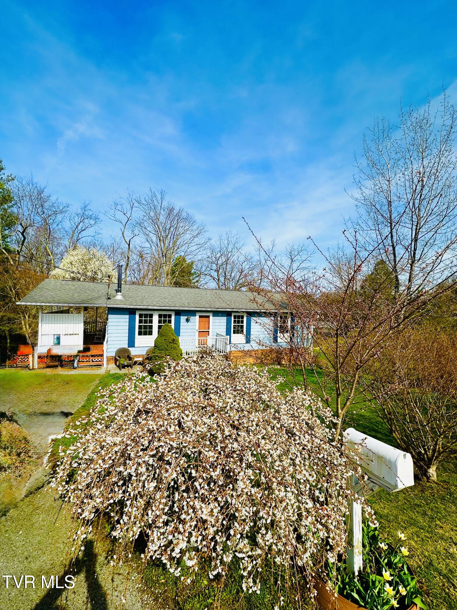 121 Beverly Avenue Southwest Wise, VA 24293 - Photo 2 of 84 IMG_4236