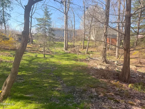 $265,500 | 121 Beverly Avenue Southwest, Wise, VA 24293
