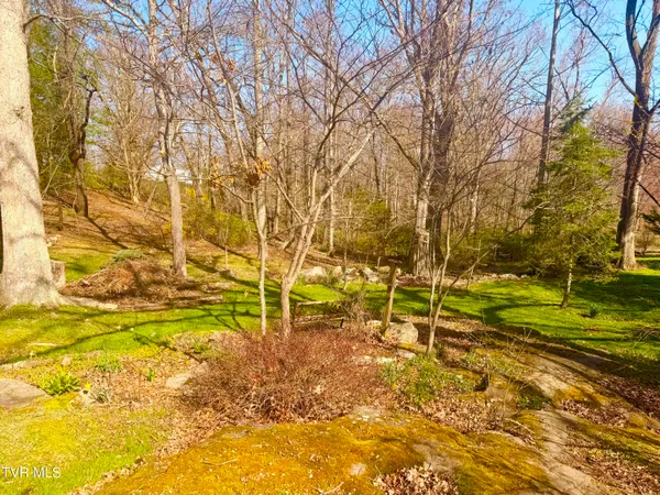 $265,500 | 121 Beverly Avenue Southwest, Wise, VA 24293