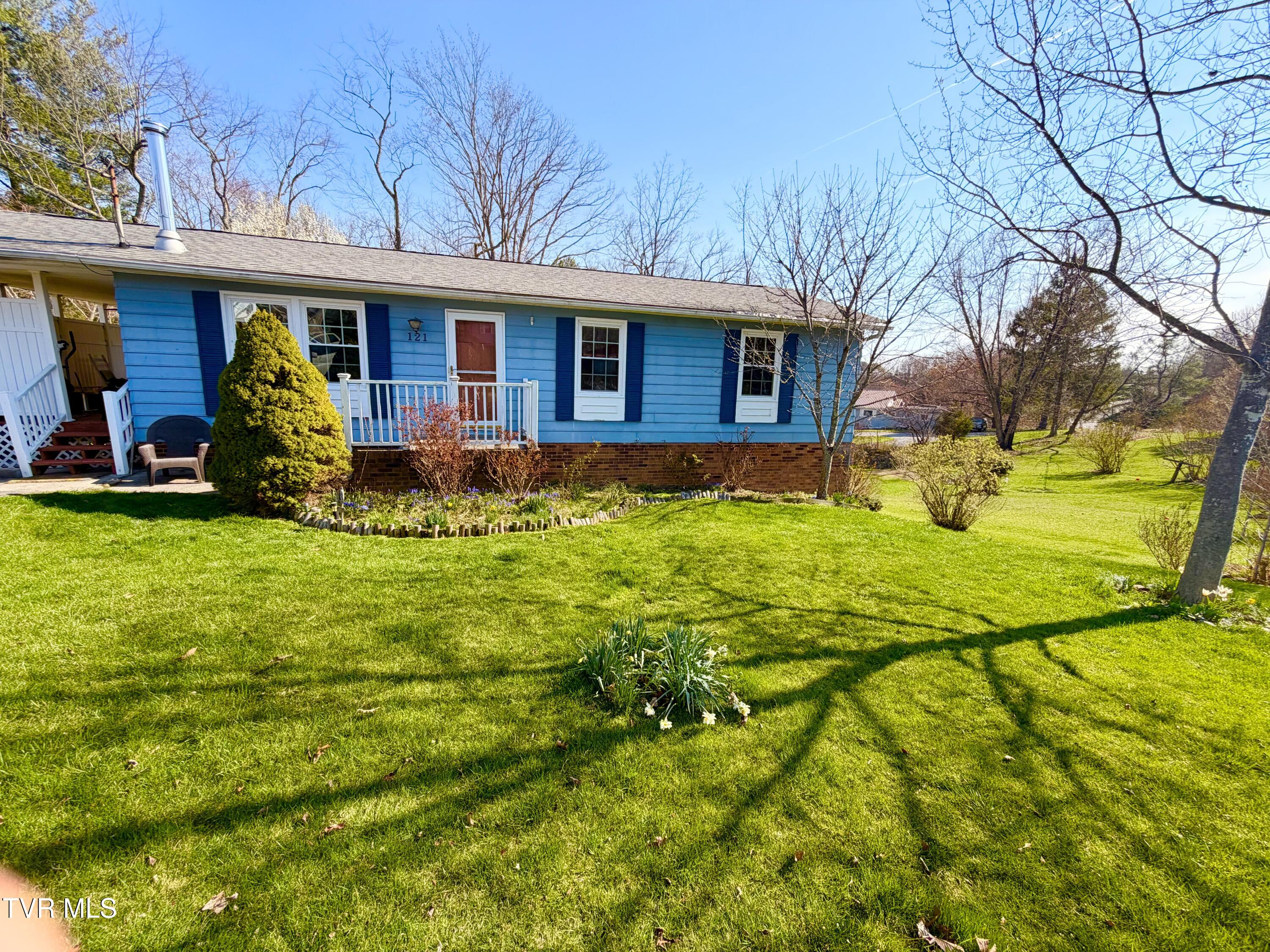 121 Beverly Avenue Southwest Wise, VA 24293 - Photo 3 of 84 IMG_4134