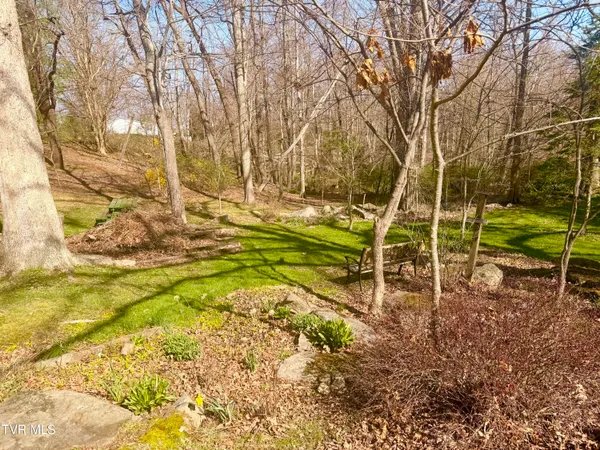 $265,500 | 121 Beverly Avenue Southwest, Wise, VA 24293