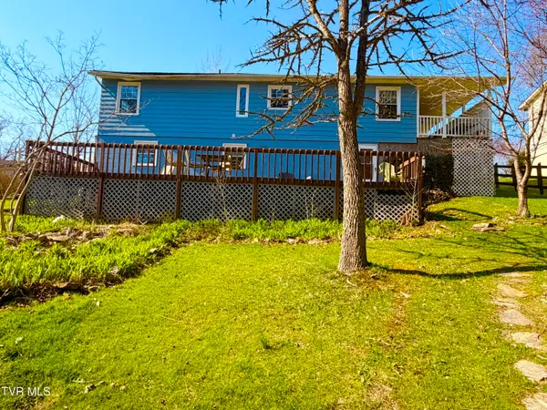 $265,500 | 121 Beverly Avenue Southwest, Wise, VA 24293