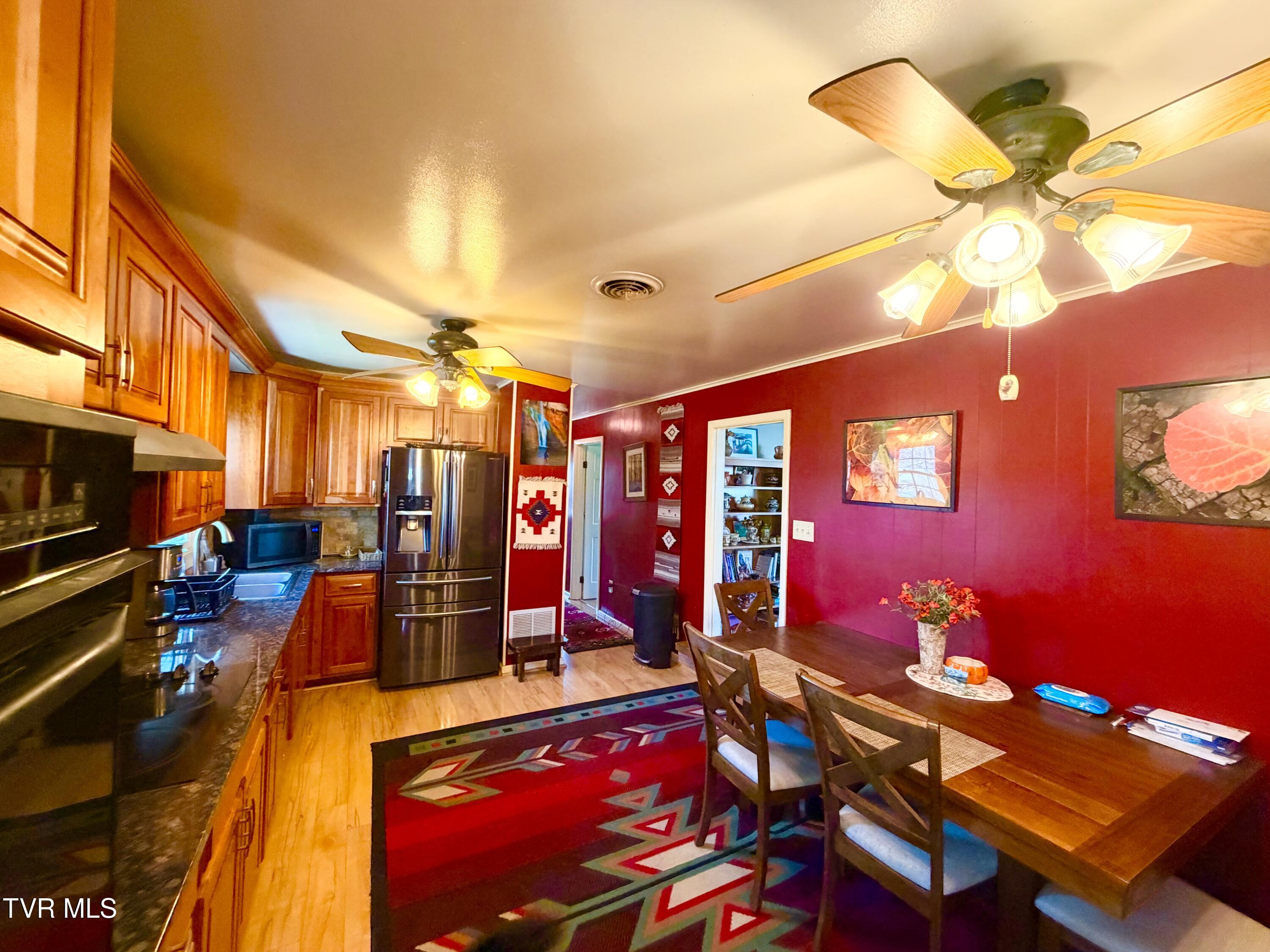 121 Beverly Avenue Southwest Wise, VA 24293 - Photo 4 of 84 IMG_4139