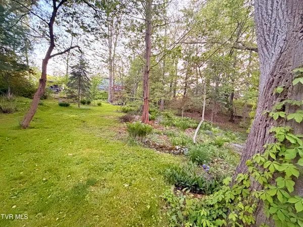 $251,500 | 121 Beverly Avenue Southwest, Wise, VA 24293
