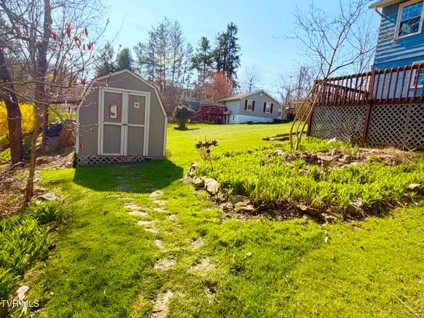 $265,500 | 121 Beverly Avenue Southwest, Wise, VA 24293