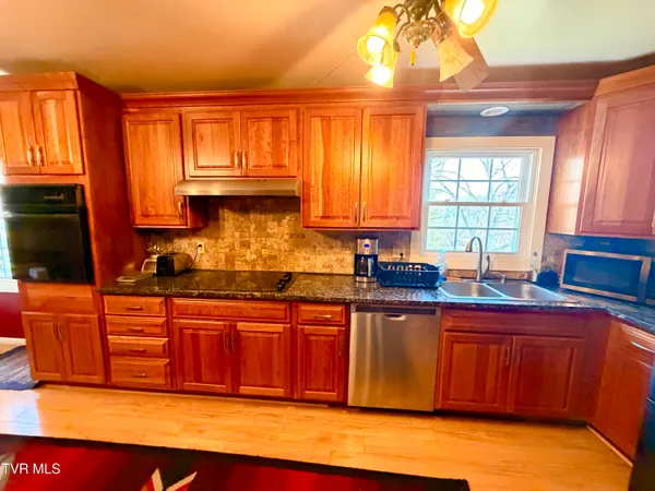 $265,500 | 121 Beverly Avenue Southwest, Wise, VA 24293