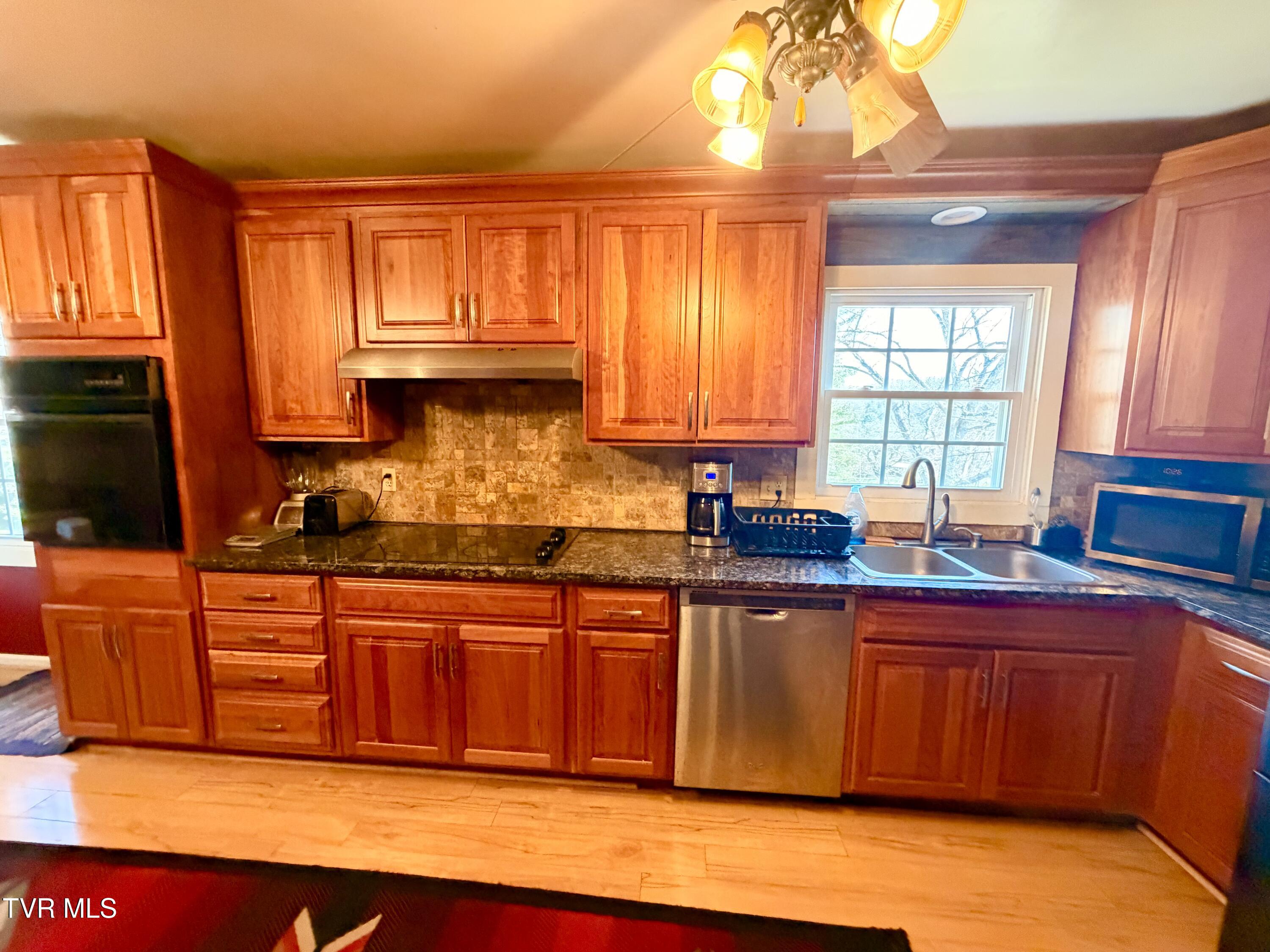 121 Beverly Avenue Southwest Wise, VA 24293 - Photo 5 of 84 IMG_4138