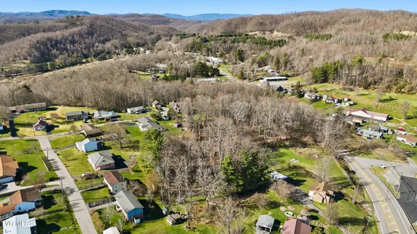 $251,500 | 121 Beverly Avenue Southwest, Wise, VA 24293