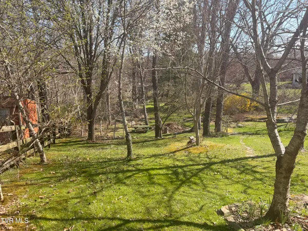 $265,500 | 121 Beverly Avenue Southwest, Wise, VA 24293