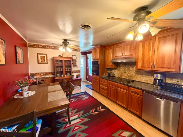 $265,500 | 121 Beverly Avenue Southwest, Wise, VA 24293