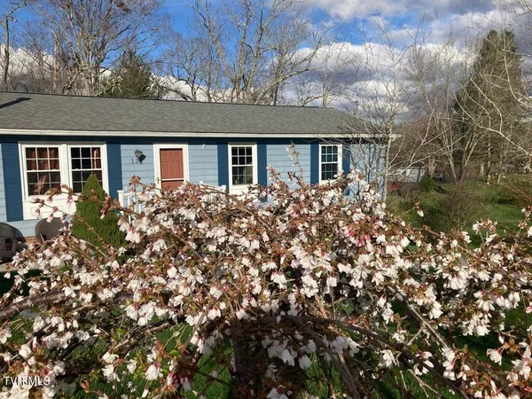 $265,500 | 121 Beverly Avenue Southwest, Wise, VA 24293