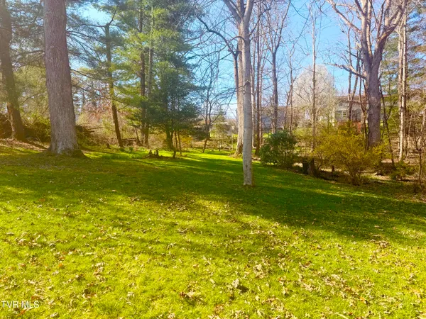 $265,500 | 121 Beverly Avenue Southwest, Wise, VA 24293