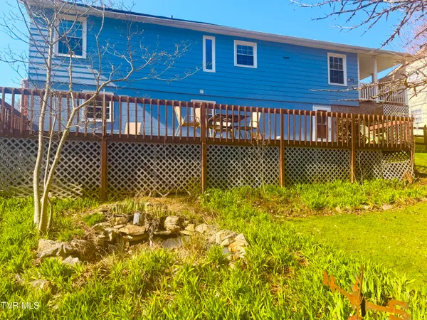 $265,500 | 121 Beverly Avenue Southwest, Wise, VA 24293