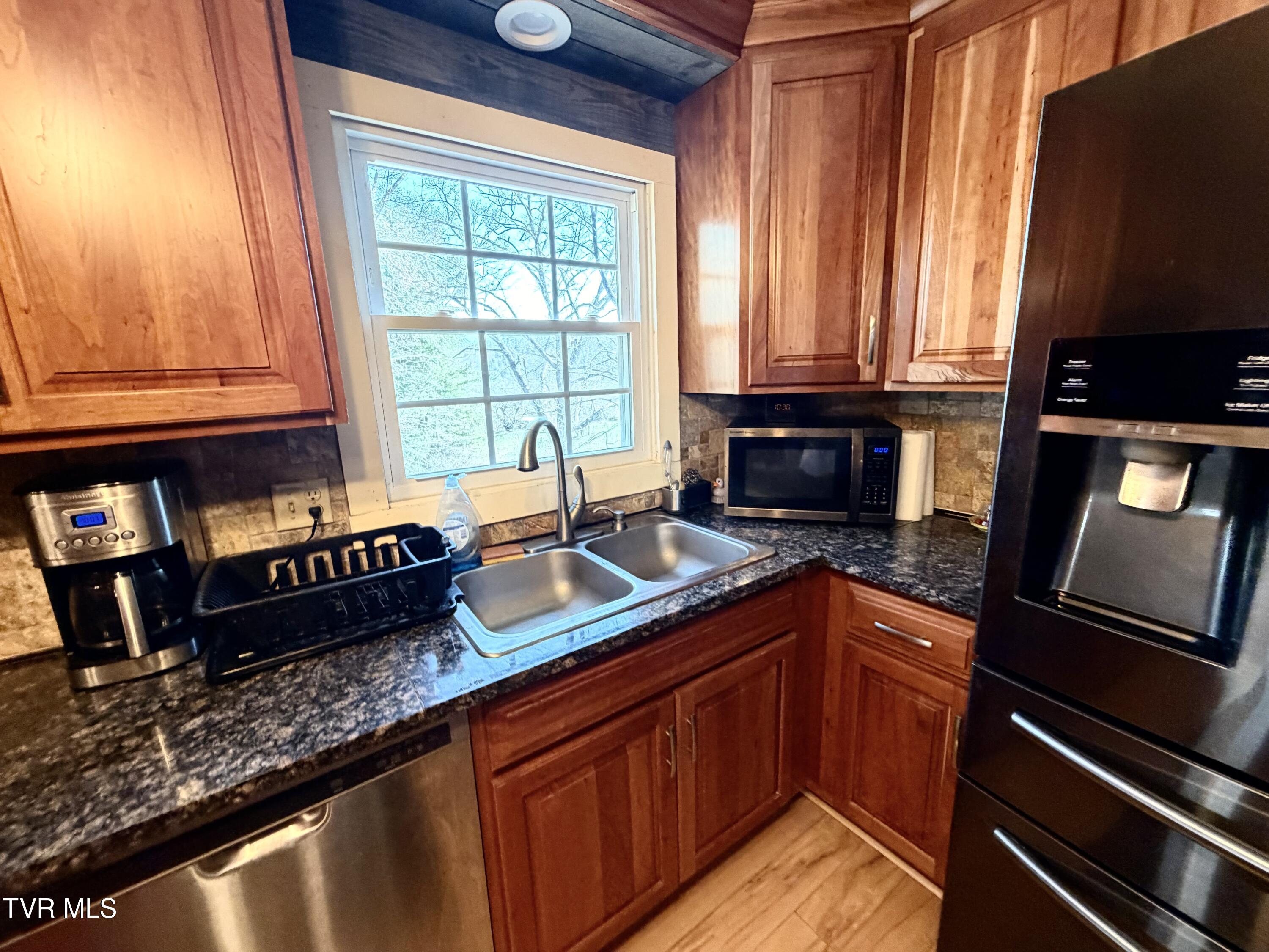 121 Beverly Avenue Southwest Wise, VA 24293 - Photo 7 of 84 IMG_4169