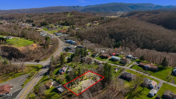 $265,500 | 121 Beverly Avenue Southwest, Wise, VA 24293