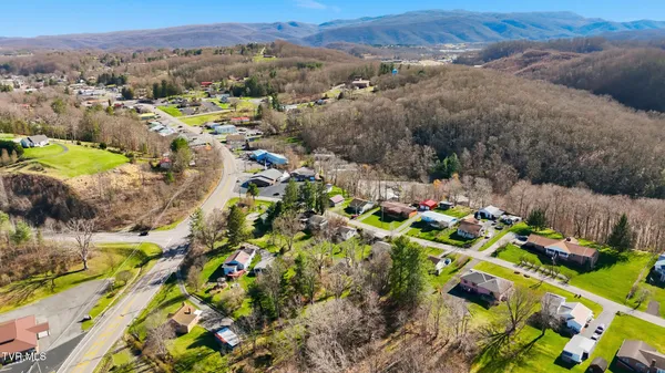 $265,500 | 121 Beverly Avenue Southwest, Wise, VA 24293
