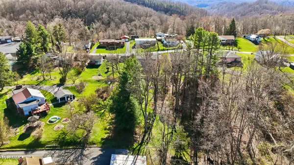 $265,500 | 121 Beverly Avenue Southwest, Wise, VA 24293