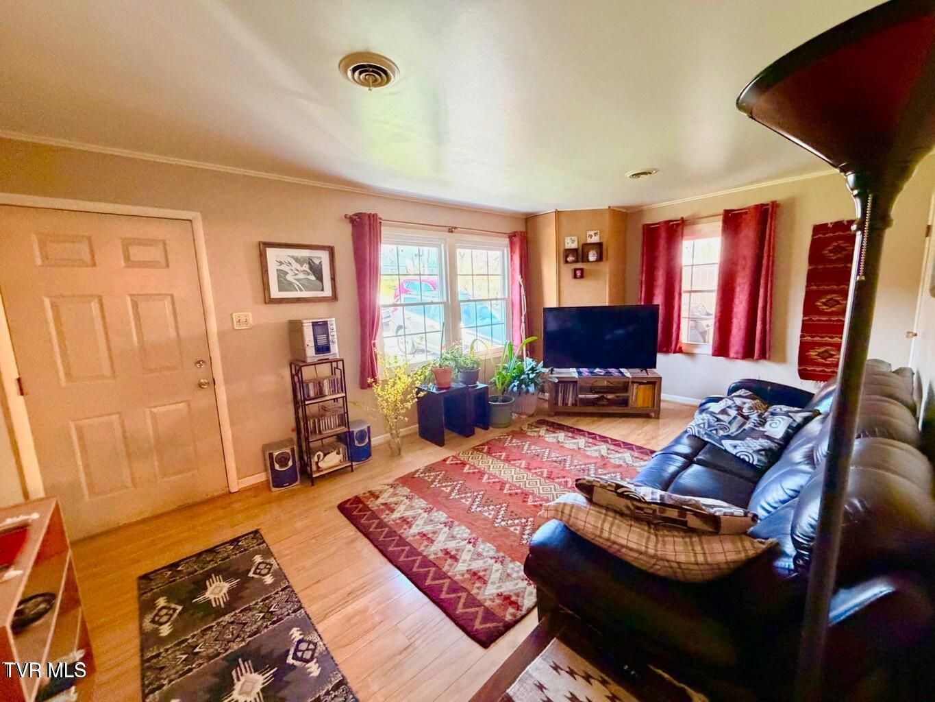 121 Beverly Avenue Southwest Wise, VA 24293 - Photo 9 of 55 living room