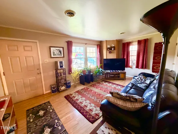 $265,500 | 121 Beverly Avenue Southwest, Wise, VA 24293