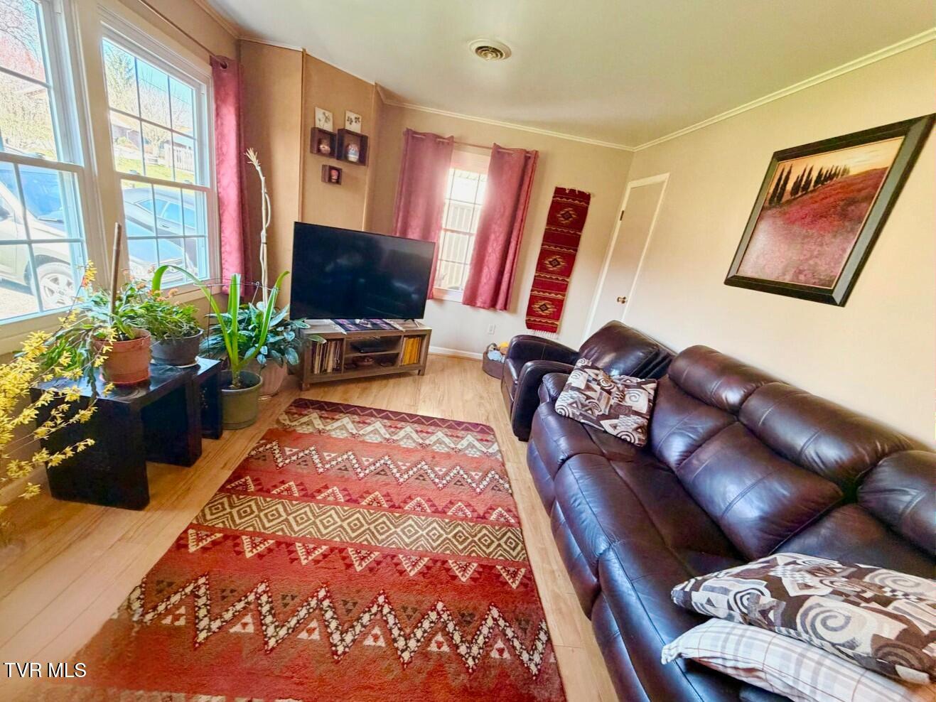 121 Beverly Avenue Southwest Wise, VA 24293 - Photo 10 of 55 living room