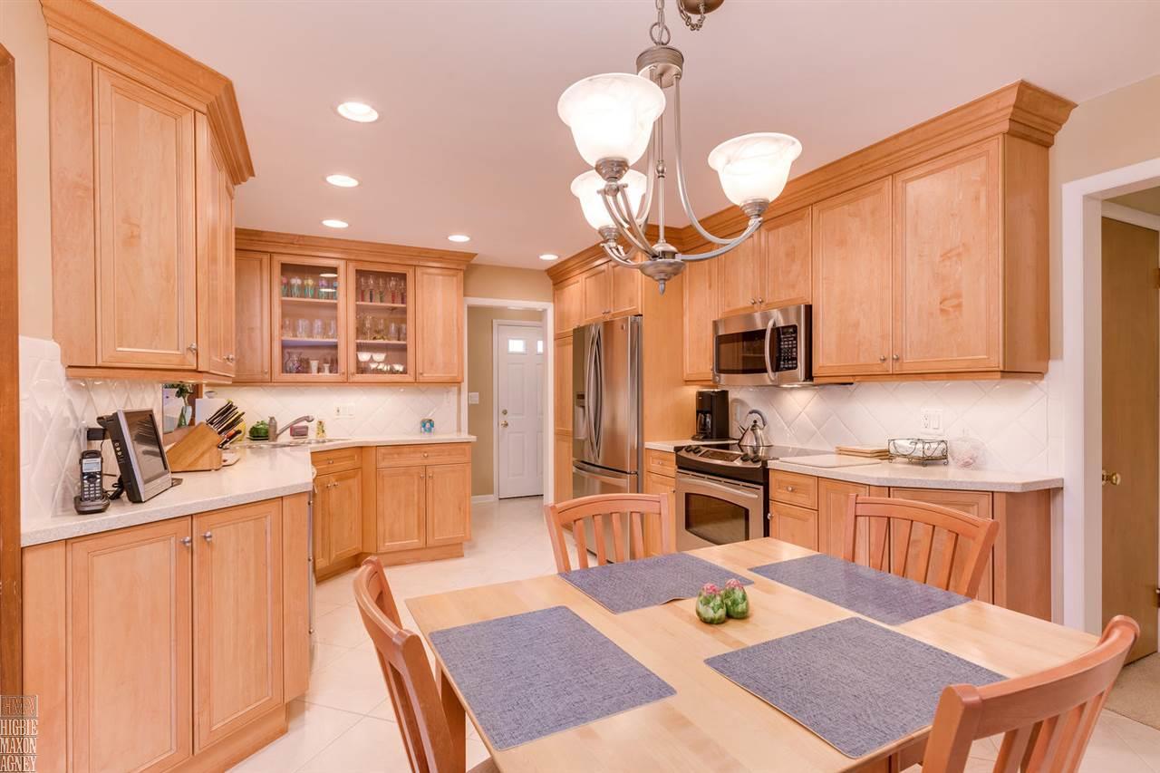 641 Roslyn Road Grosse Pointe Woods, MI 48236 - Photo 6 of 27