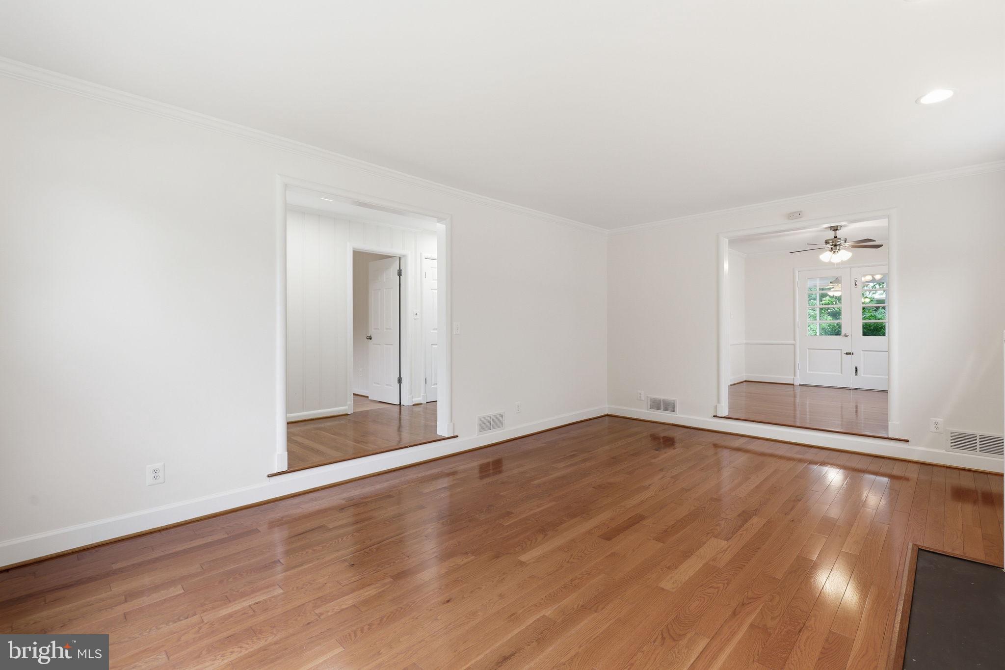 9706 Dameron Drive Silver Spring, MD 20910 - Photo 3 of 40