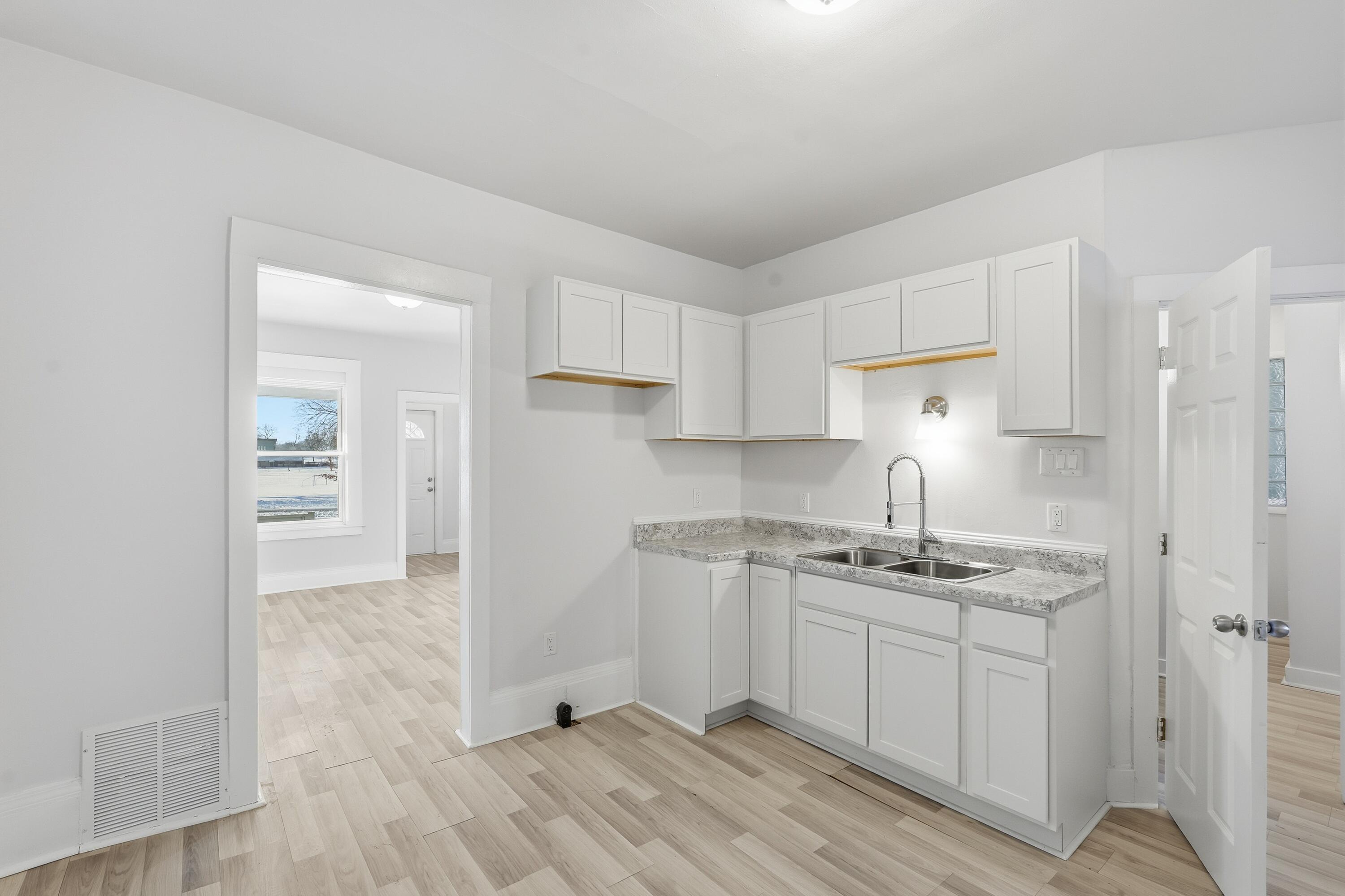 4222 West Lloyd Street Milwaukee, WI 53208 - Photo 9 of 39 TMJ02989.jpg-FULL