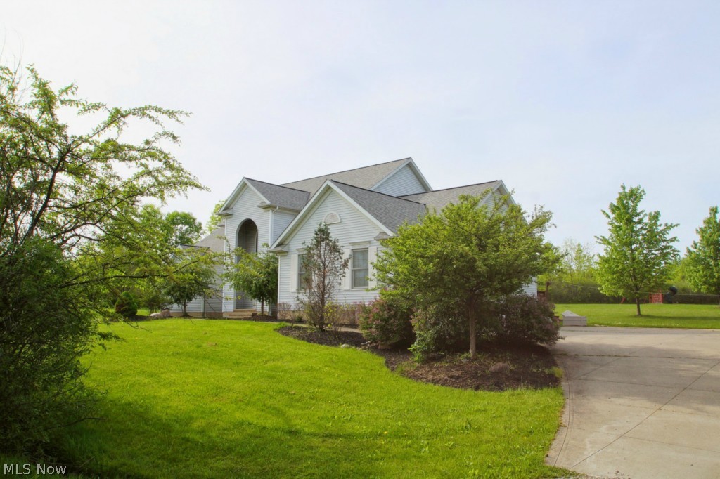 7640 Chesterbrook Road Chesterland, OH 44026 - Photo 3 of 22