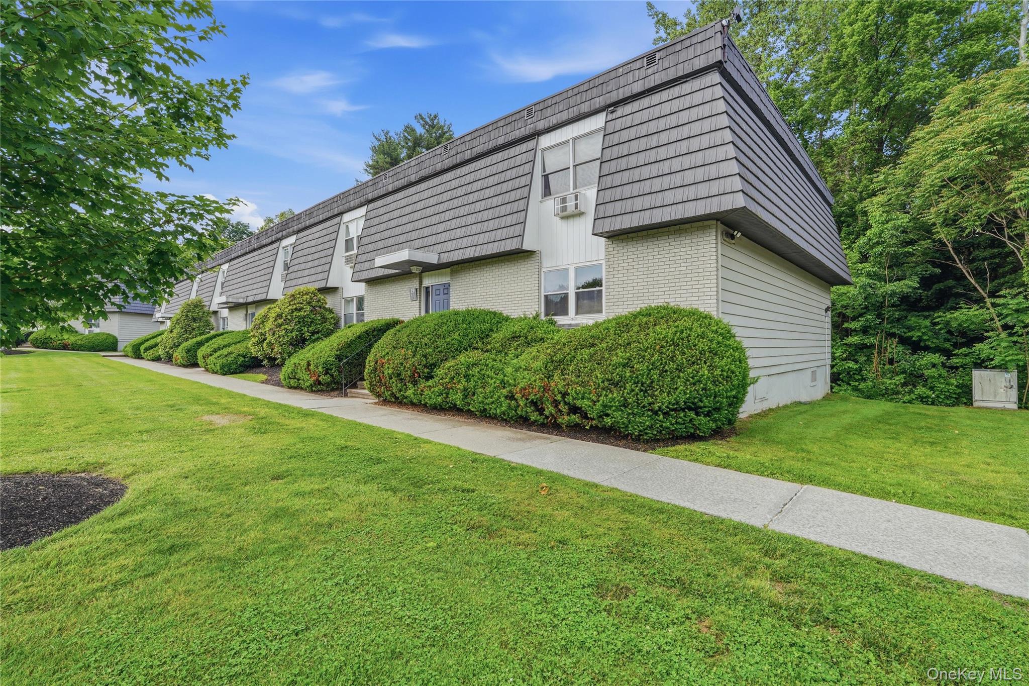 19 White Gate Road, Unit J Wappingers Falls, NY 12590 - Photo 3 of 20