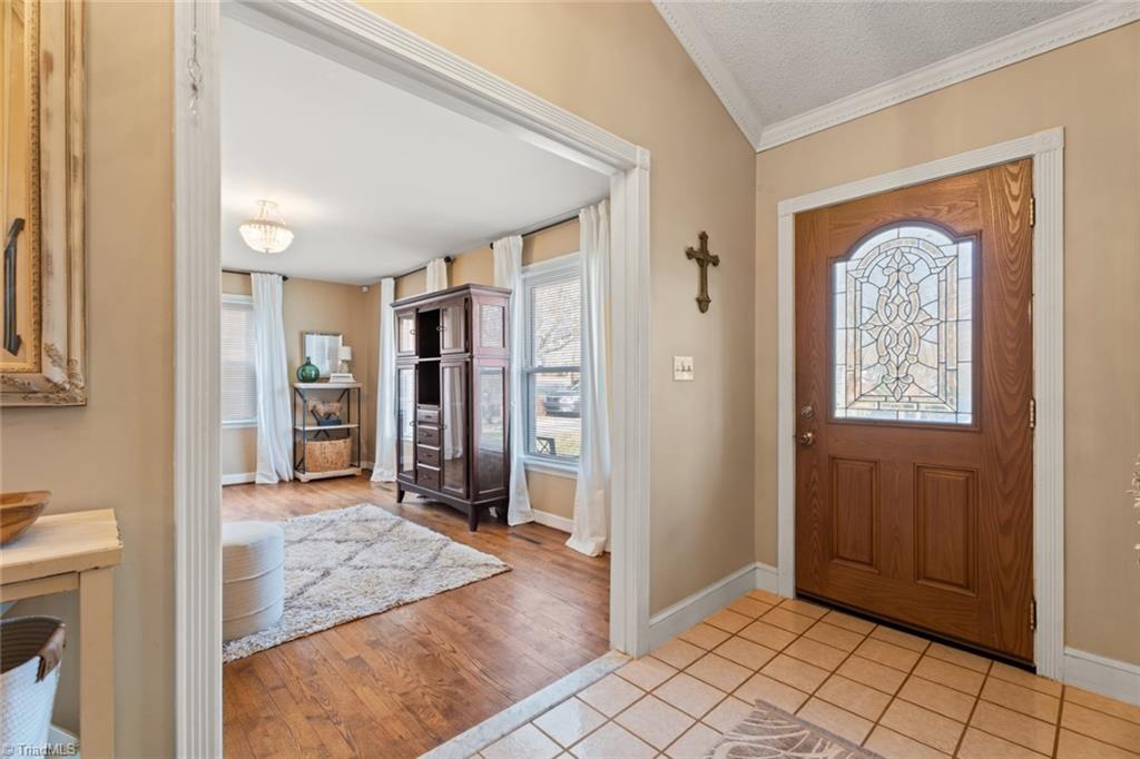2616 Weymoth Road Winston-Salem, NC 27103 - Photo 2 of 38 Gallery Image 2