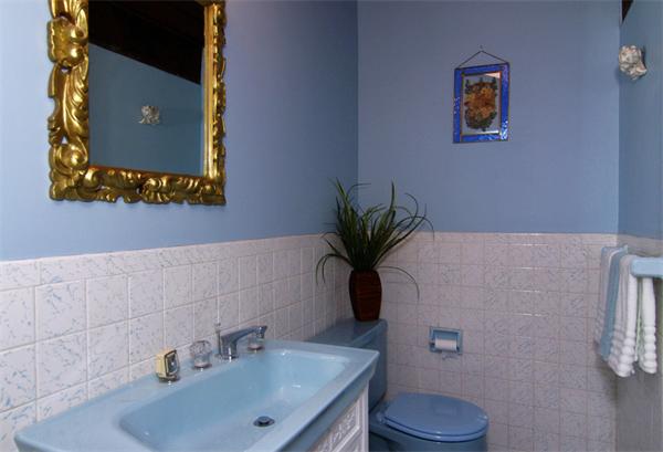 115 Pine Hill Road Boxborough, MA 01719 - Photo 20 of 28 a bathroom with a sink toilet and mirror