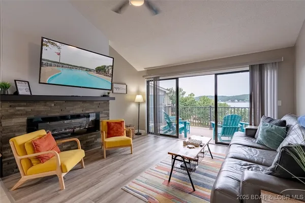 $249,000 | 40 Robinwood Drive, Unit 3A, Lake Ozark, MO 65049