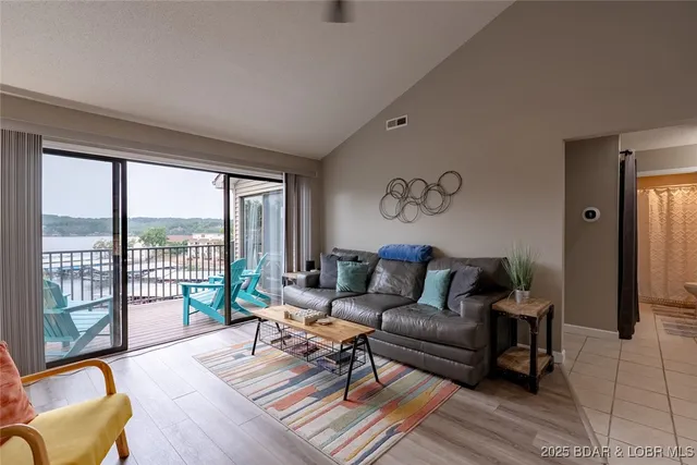 $259,000 | 40 Robinwood Drive, Unit 3A, Lake Ozark, MO 65049