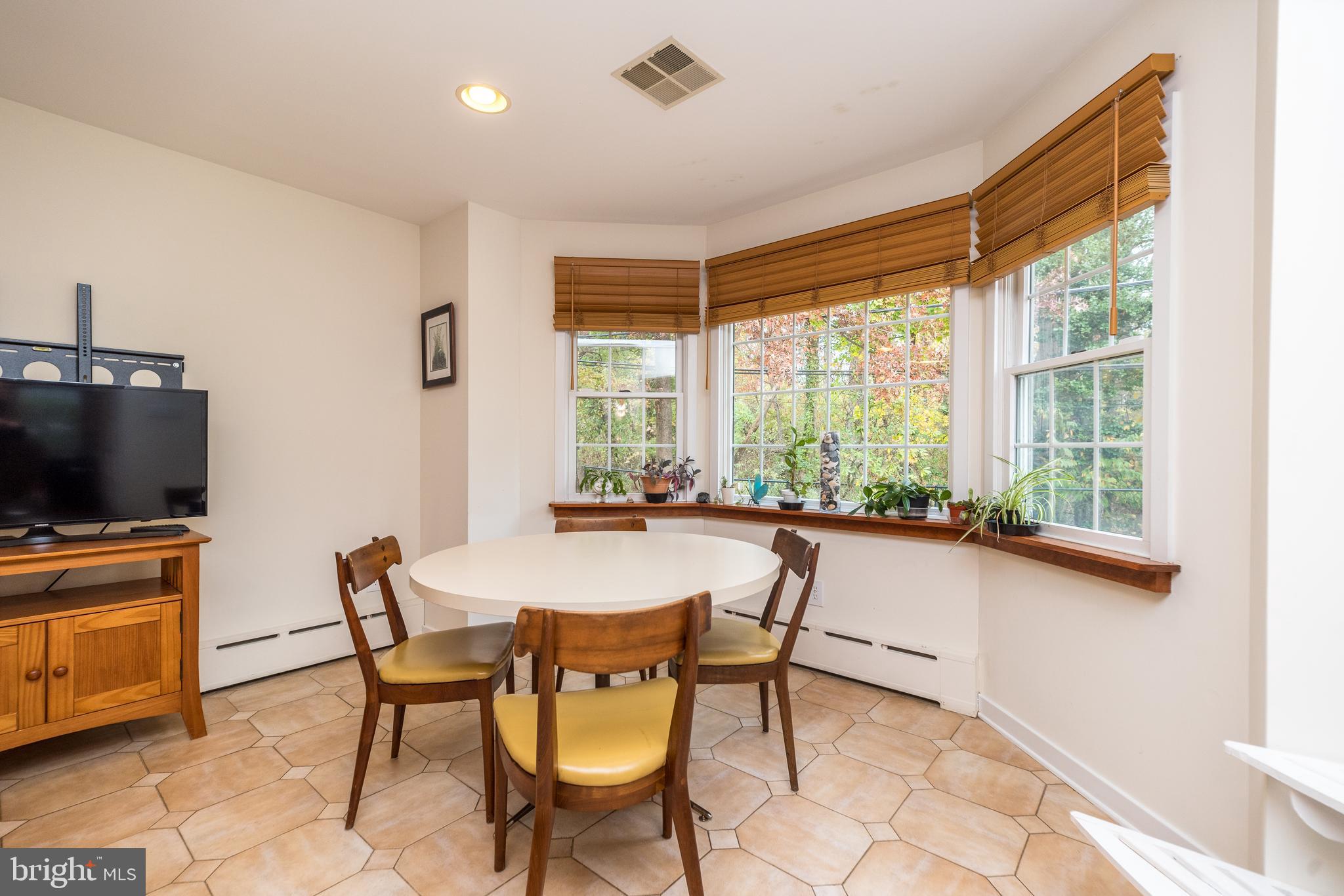 1111 Delene Road Jenkintown, PA 19046 - Photo 17 of 38 Breakfast area