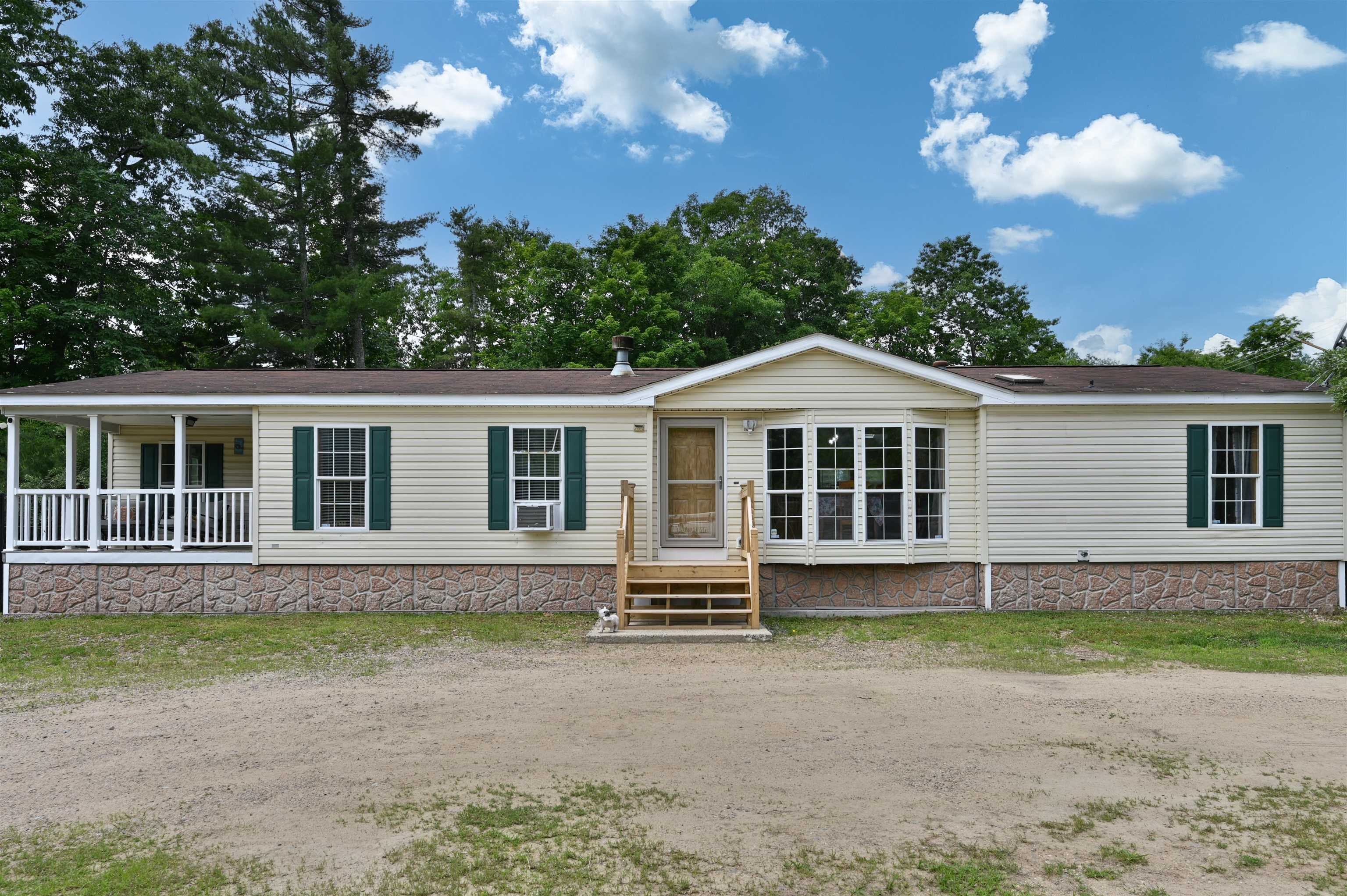 124 Chester Road Raymond, NH 03077 - Photo 3 of 43 Gallery Image 3