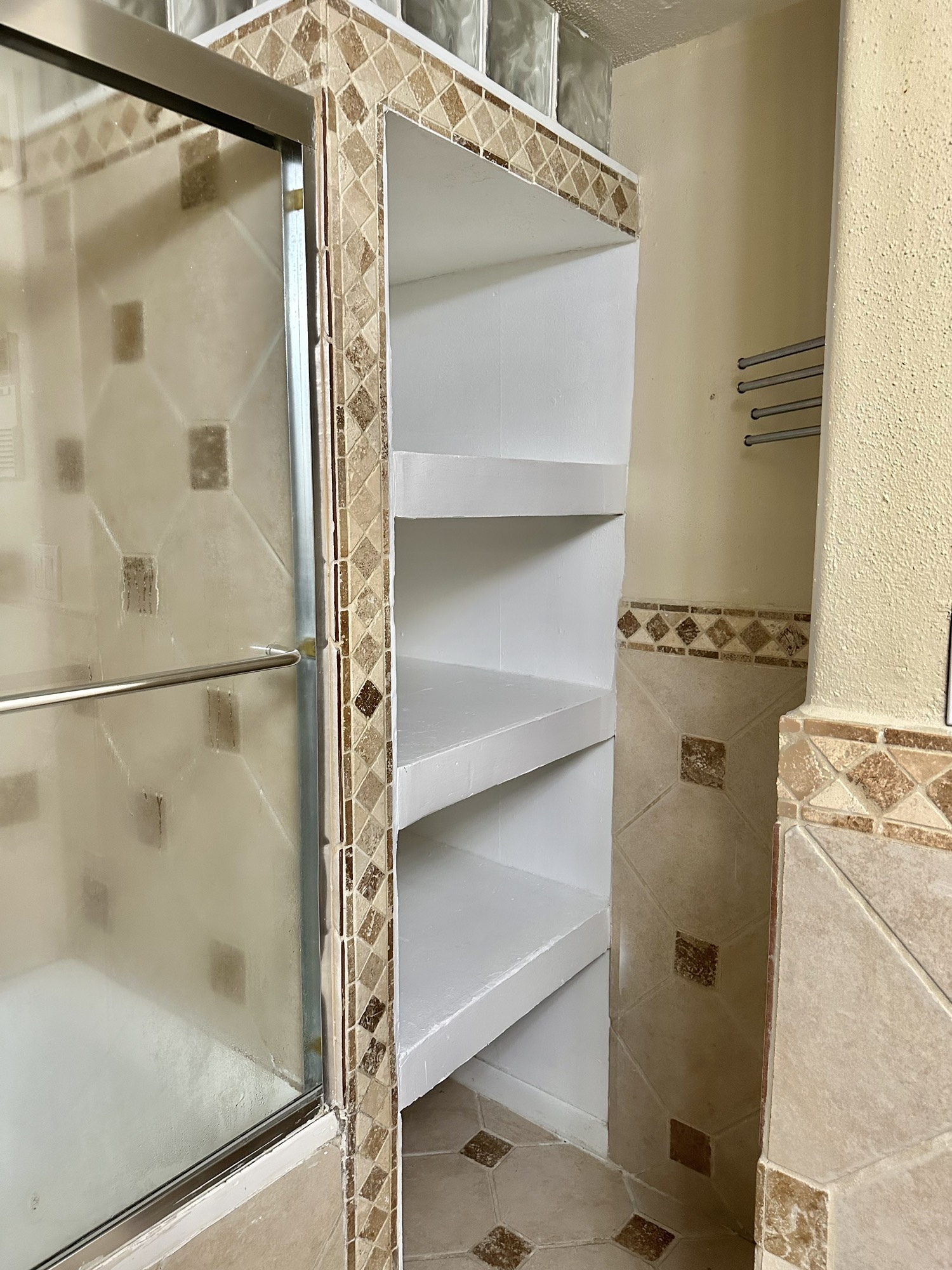 2750 Holly Hall Street, Unit 703 Houston, TX 77054 - Photo 12 of 20 Bath showing shelving for linen.