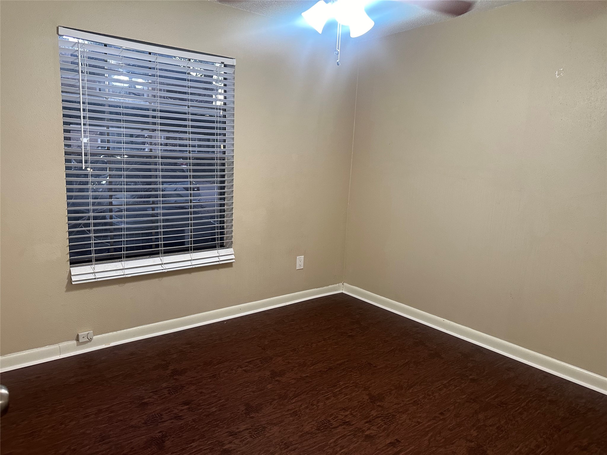 2750 Holly Hall Street, Unit 703 Houston, TX 77054 - Photo 13 of 20 Guest bedroom.