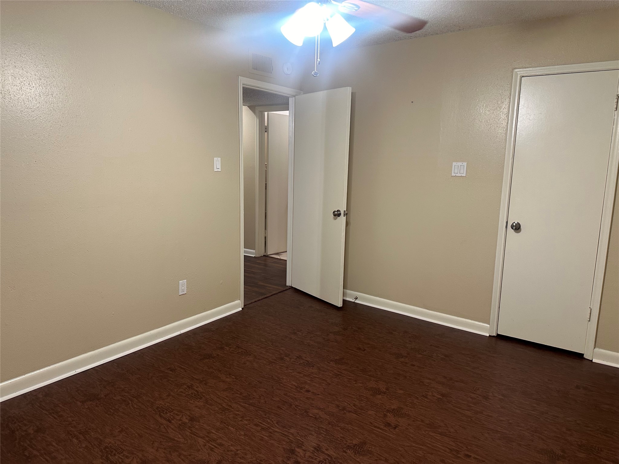 2750 Holly Hall Street, Unit 703 Houston, TX 77054 - Photo 15 of 20 Primary bedroom with walk-in closet.