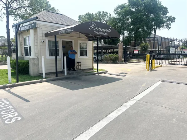 $1,100 | 2750 Holly Hall Street, Unit 703, Houston, TX 77054