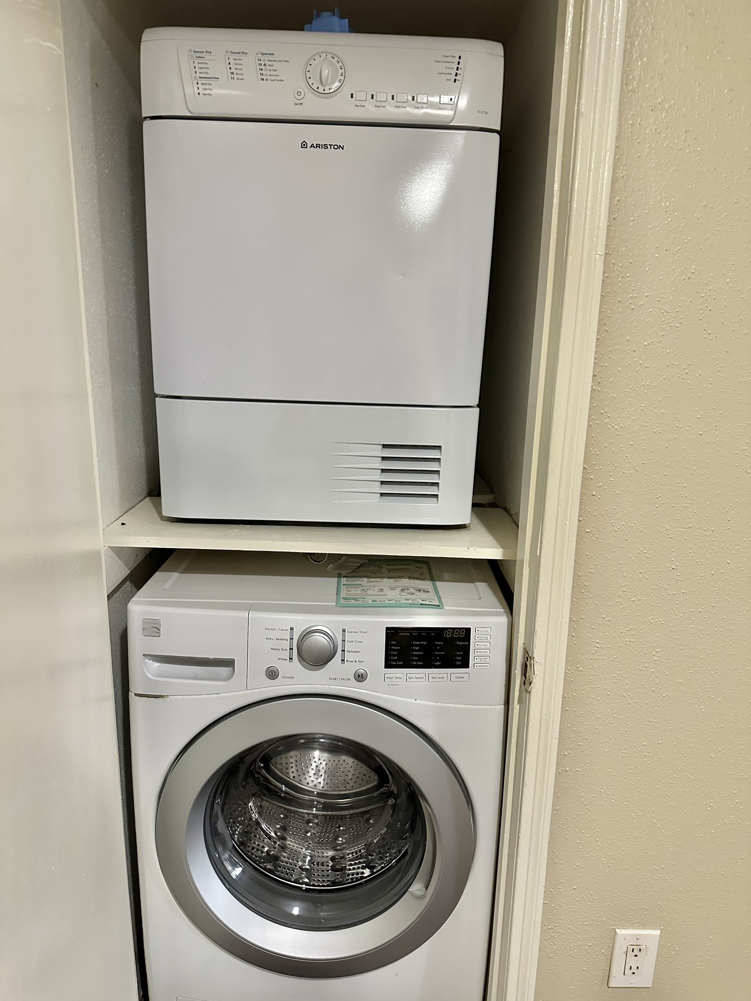 2750 Holly Hall Street, Unit 703 Houston, TX 77054 - Photo 6 of 20 Washer and dryer provided
