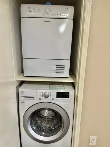 a close up view of washer and dryer