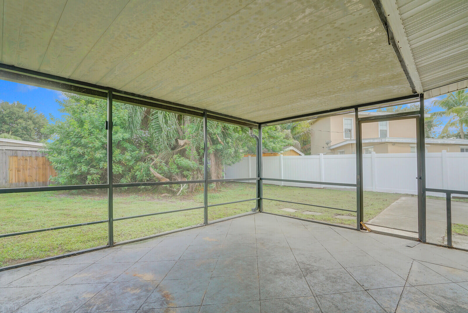 11686 Oleander Drive Royal Palm Beach, FL 33411 - Photo 13 of 16 18_image_18_mls