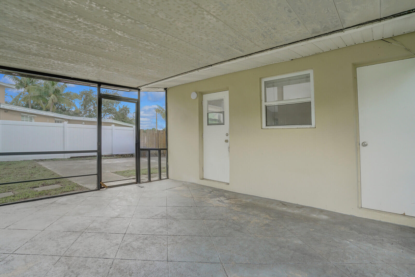 11686 Oleander Drive Royal Palm Beach, FL 33411 - Photo 14 of 16 19_image_19_mls