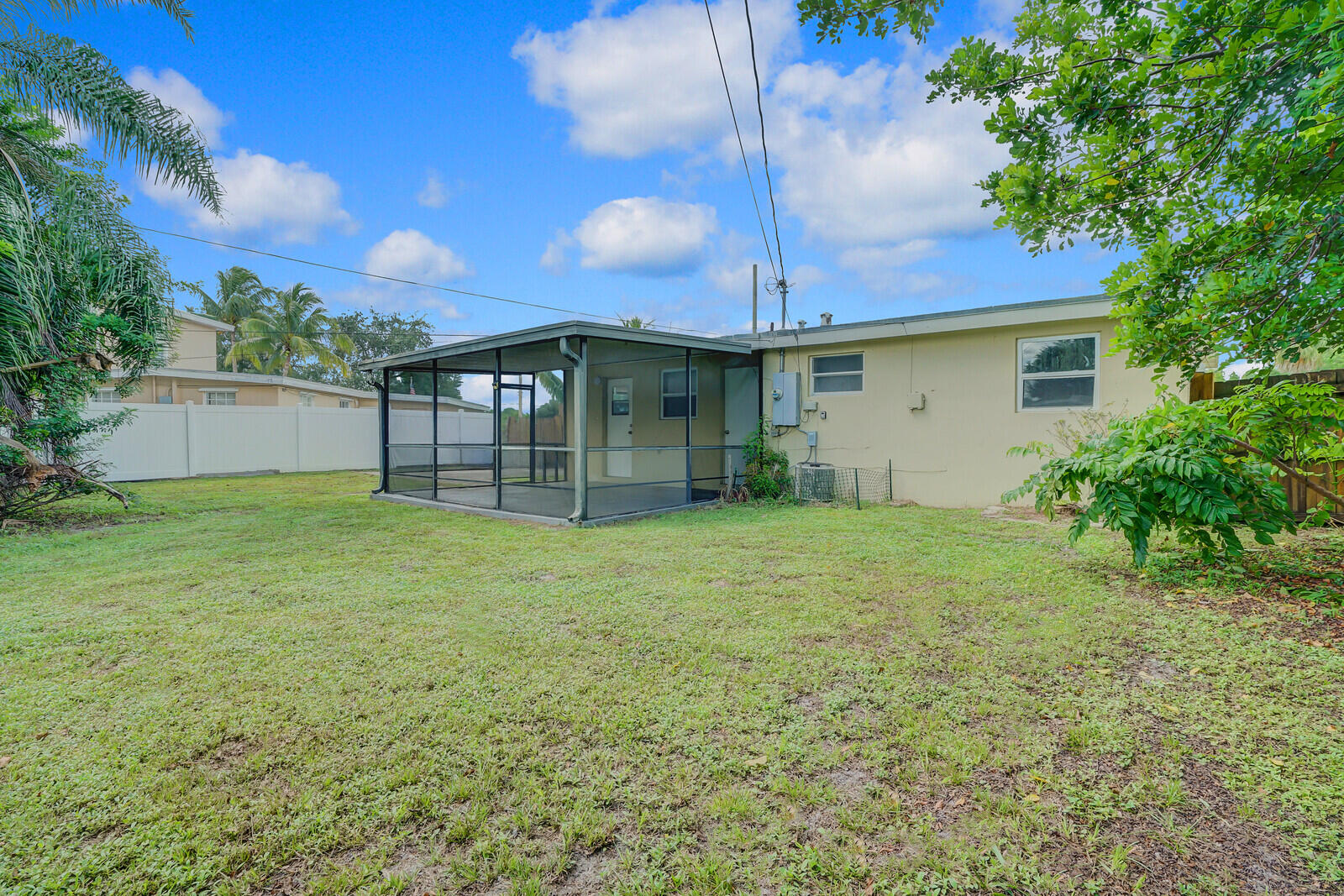 11686 Oleander Drive Royal Palm Beach, FL 33411 - Photo 15 of 16 23_image_23_mls