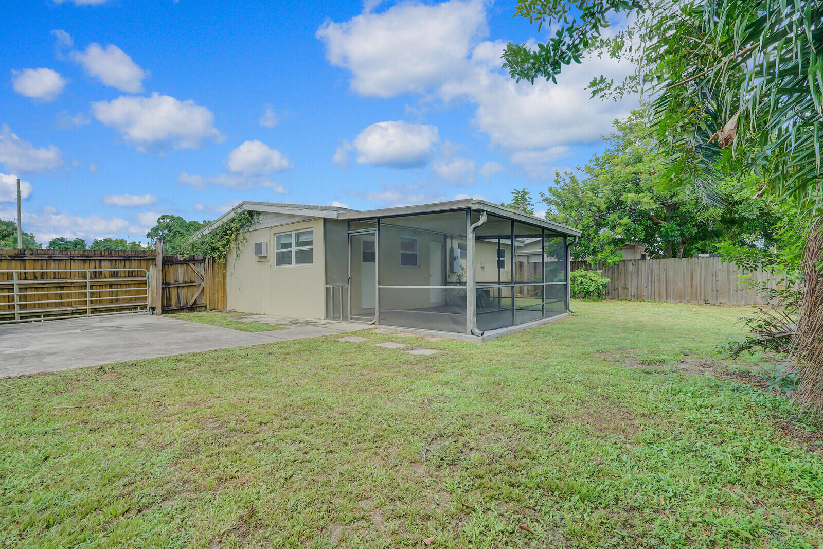 11686 Oleander Drive Royal Palm Beach, FL 33411 - Photo 16 of 16 26_image_26_mls