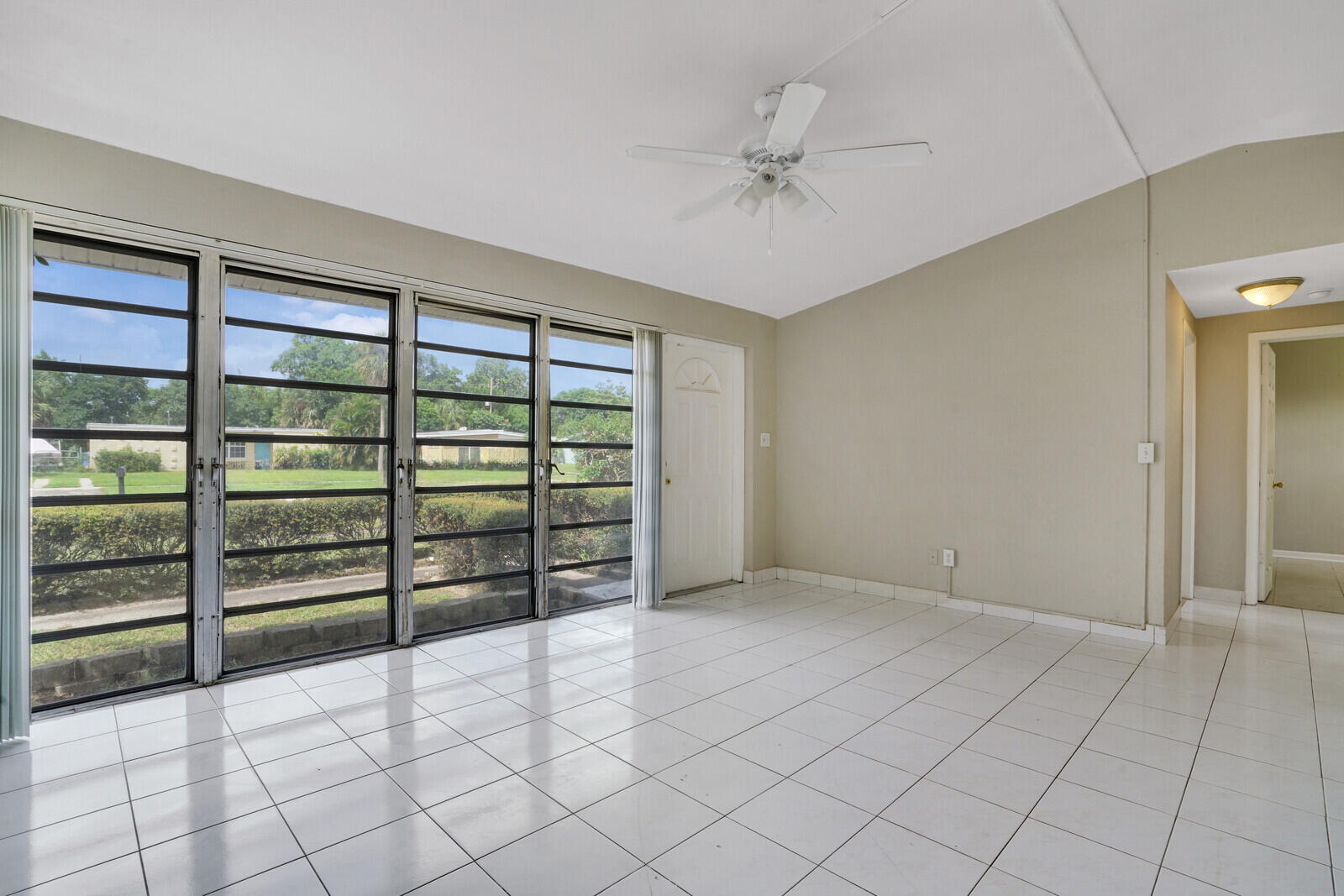 11686 Oleander Drive Royal Palm Beach, FL 33411 - Photo 4 of 16 08_image_8_mls