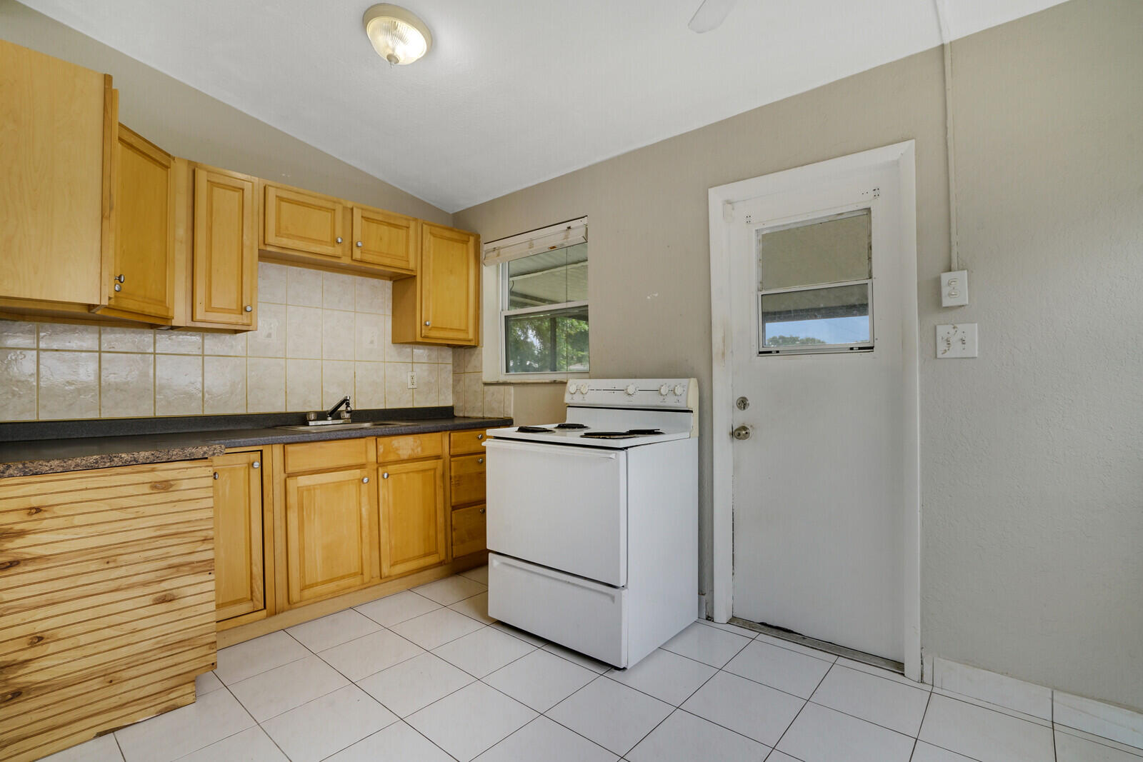 11686 Oleander Drive Royal Palm Beach, FL 33411 - Photo 6 of 16 10_image_10_mls