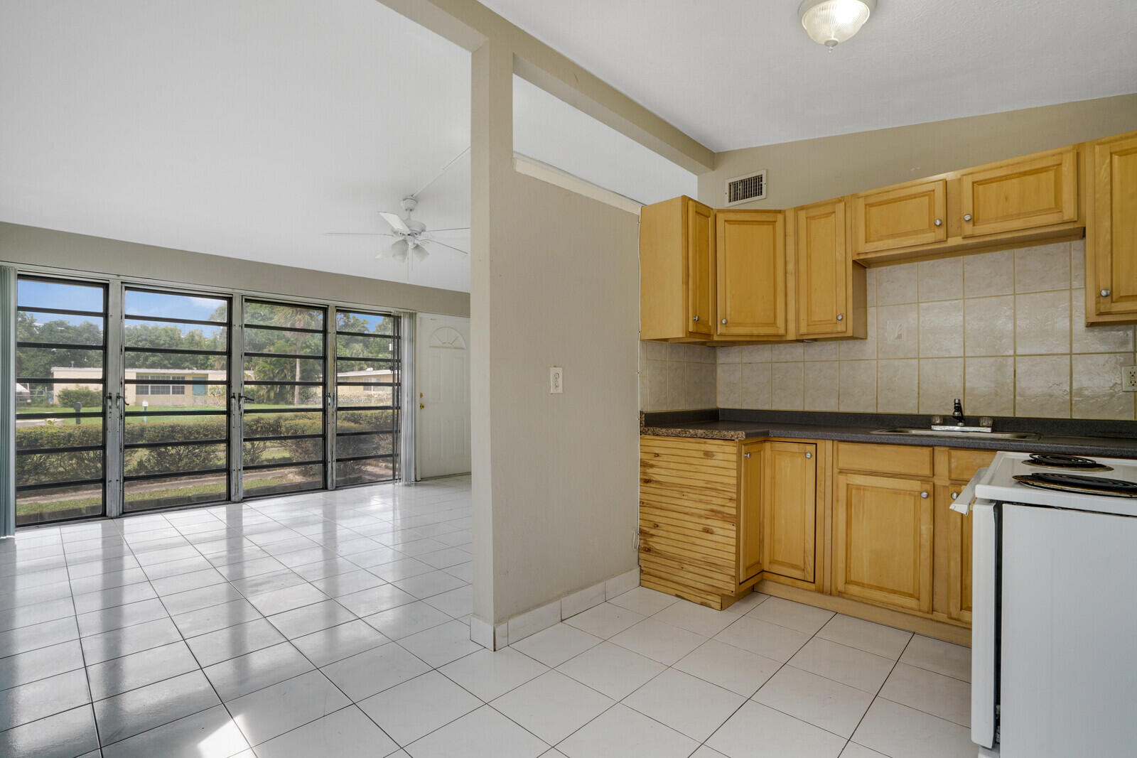 11686 Oleander Drive Royal Palm Beach, FL 33411 - Photo 7 of 16 11_image_11_mls